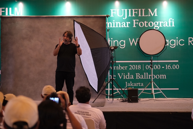 Fujifilm Gandeng Darwis Triadi Berikan Workshop Fotografi Gratis 
